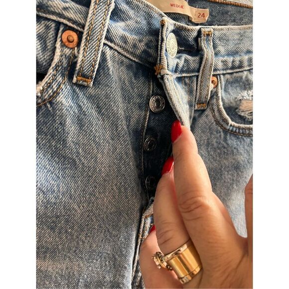 Levi’s Wedgie Skinny Distressed Jeans sz 24 EUC - Picture 3 of 6